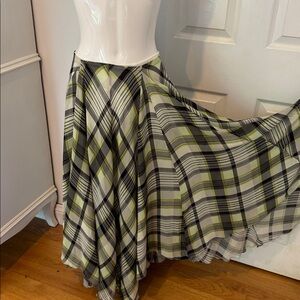 Chic Plaid Maxi Skirt in Green and Black